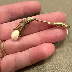 Vintage Avon “Graceful Tulip” Stick Pin Brooch – Carved Ivory Lucite Flower,